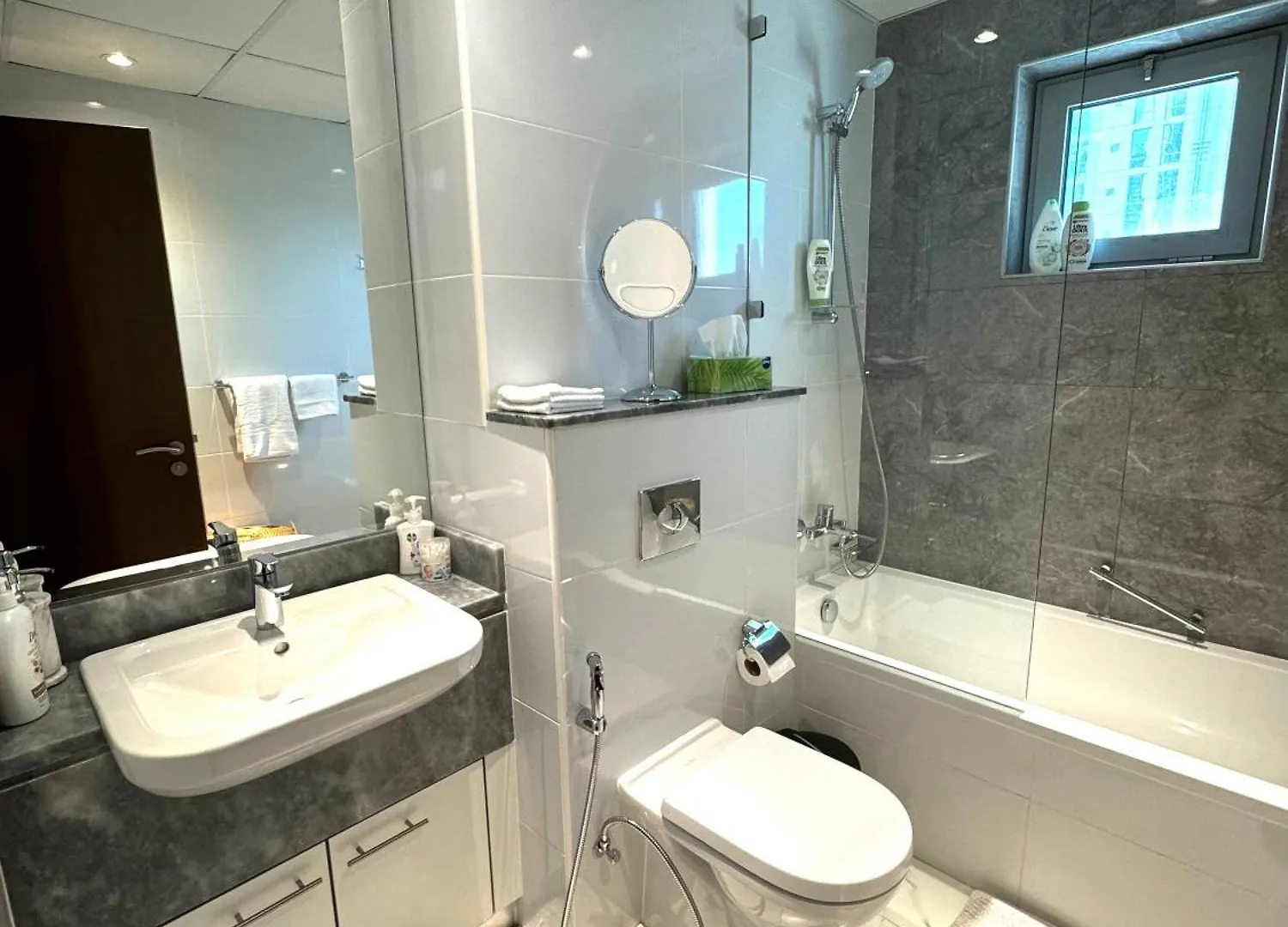 Elegant & Spacious 2-Br In Al Habtoor City - Noora Dubai 0*,
